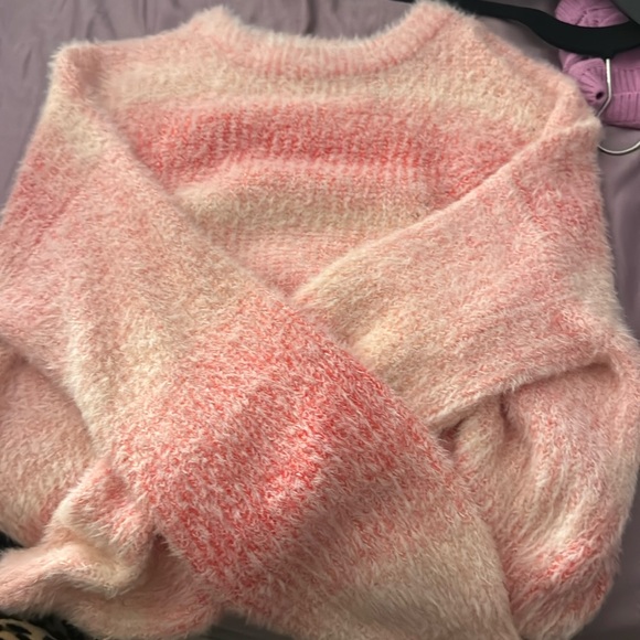 Pink and white fuzzy sweater - Picture 1 of 1